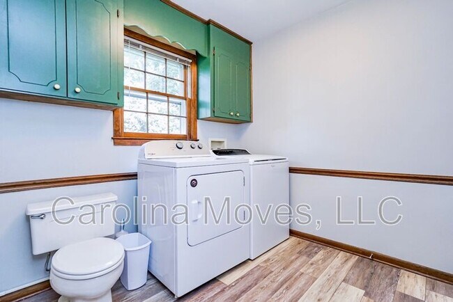 Building Photo - 403 Rosebud Ct