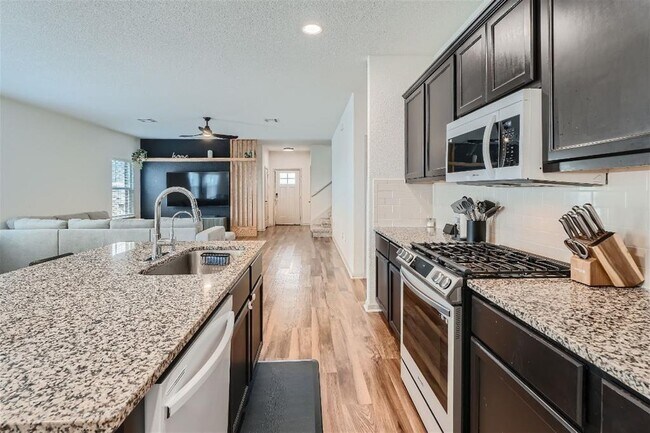 Building Photo - 124 Marienfeld Ln