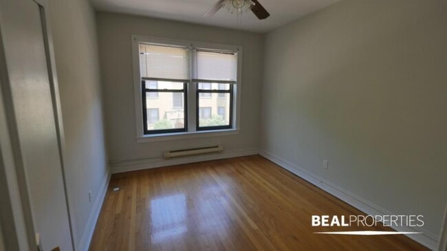 Building Photo - 2 bedroom in CHICAGO IL 60657