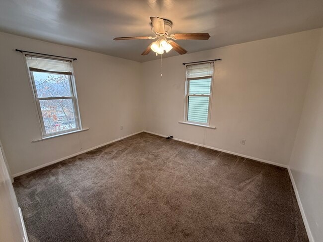 Building Photo - 843