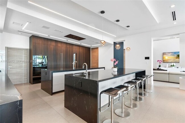 Building Photo - 1400 Bayview Dr