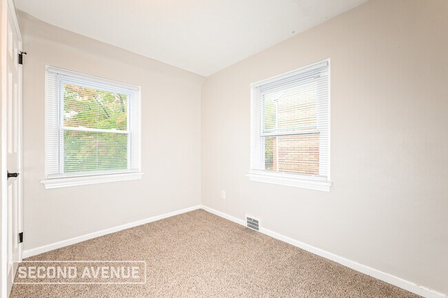 Building Photo - 3107 Elroy Ave