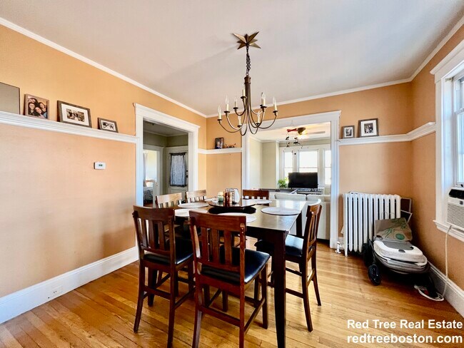 Building Photo - 8 Perkins St