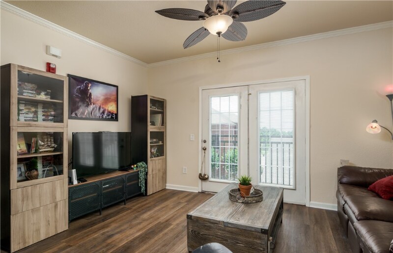 Building Photo - 1901 5th E Ave