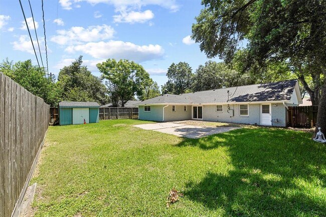 Building Photo - 9622 Fairdale Ln