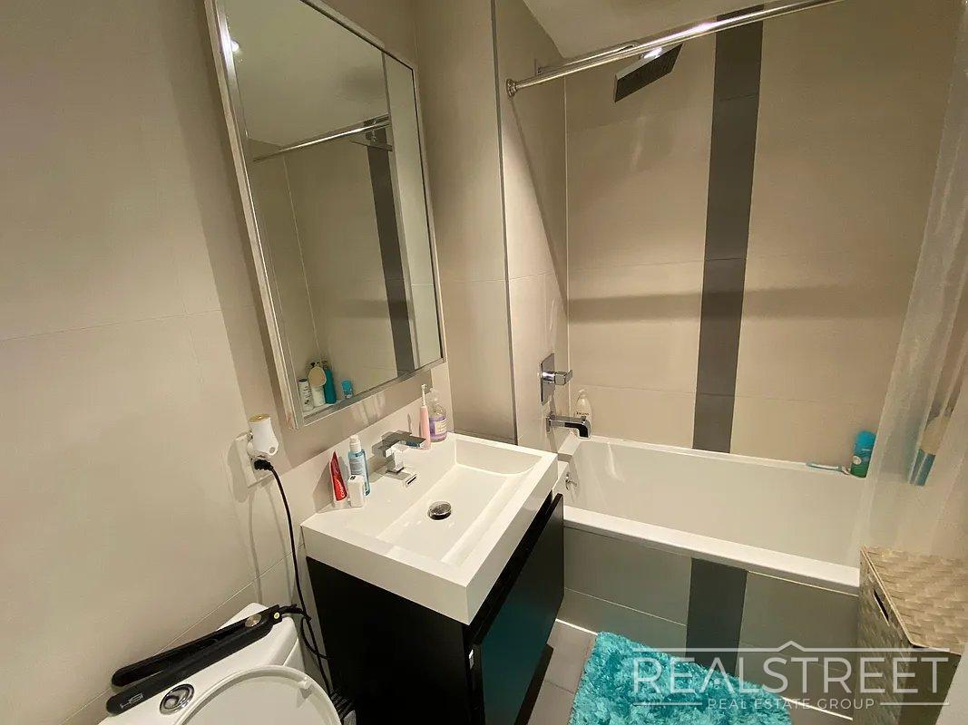 Building Photo - Modern Ground-Floor 1 Bedroom with Gym, Roof Deck & Courtyard in Prime Williamsburg