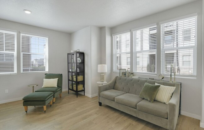 Building Photo - Modern Ground-Level Condo in River Terrace...