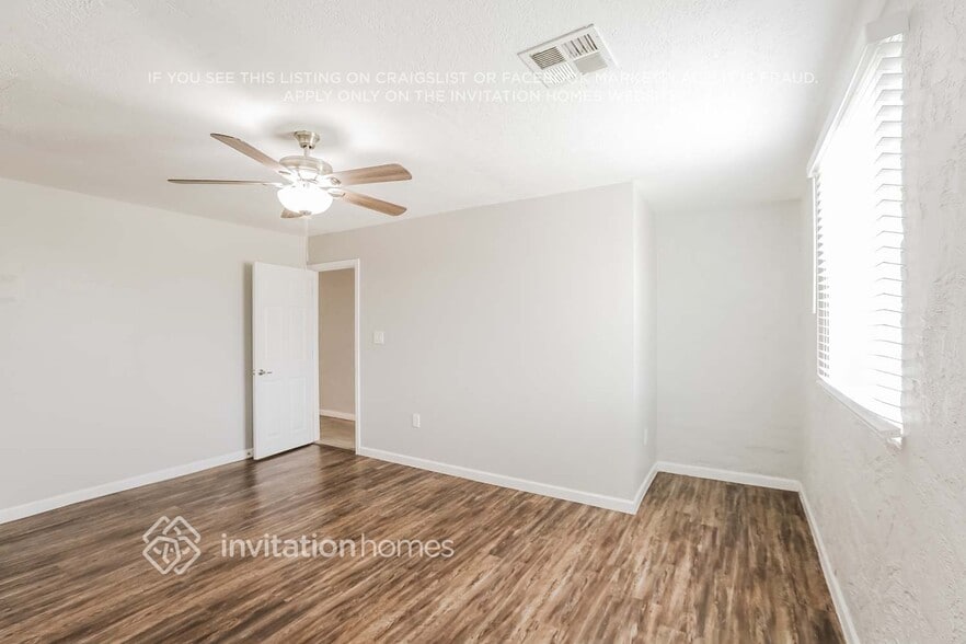 Building Photo - 11235 W Hopi St