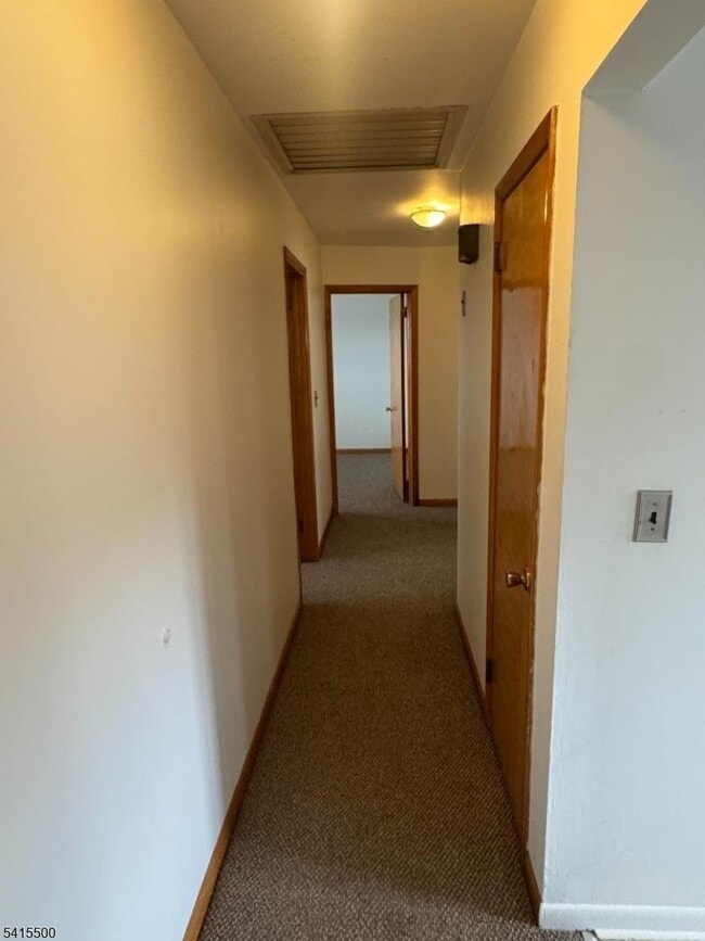 Building Photo - 83 Maple Ave