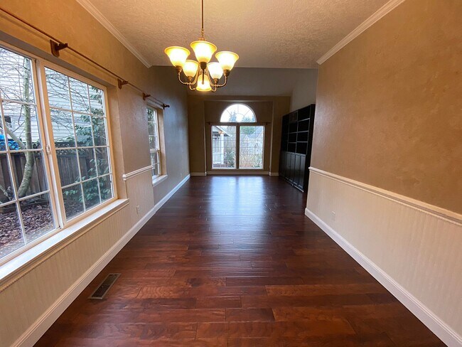 Building Photo - Great NW Home with Fenced Yard, Large Gara...