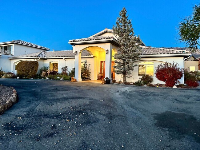 Building Photo - Move in Special Luxury 4 bedroom 4.5 bathr...