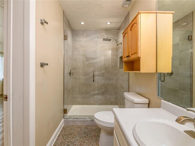 Building Photo - 907 Hillside Terrace