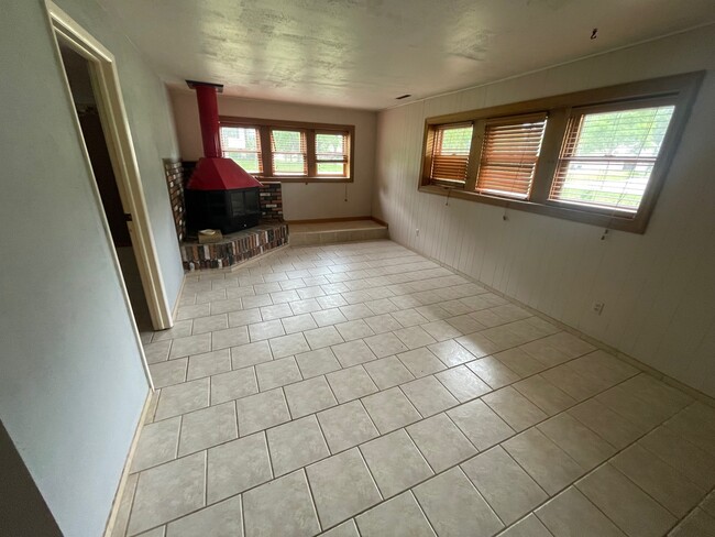 Building Photo - 77 Barrow Dr
