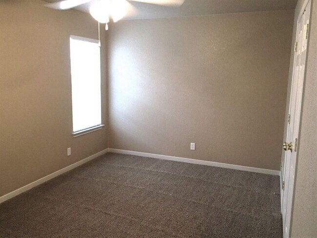Building Photo - 2 Bedroom | 2 Bath Duplex Off Clear Creek – Killeen, TX