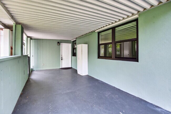 Building Photo - 3940 NW 5th Ave