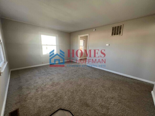 Building Photo - Two Bedroom House | Detached Garage | Depo...