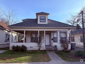 Building Photo - Historic 3 bedroom, 2 bath home perfectly ...