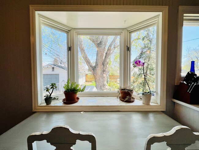 Building Photo - $0 DEPOSIT OPTION, CHARMING 3 BED 2 BATH TRADITIONAL BRICK HOME!! HUGE YARD, DETACHED GARAGE, COM...