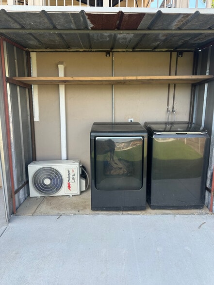 Building Photo - 2339 Van Ness Ave