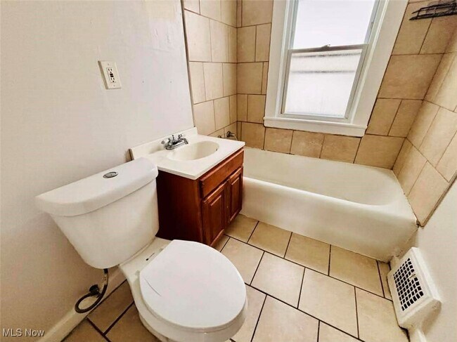 Building Photo - 3677 E 153rd St