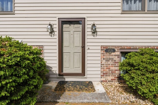 Building Photo - 1721 Plank Dr