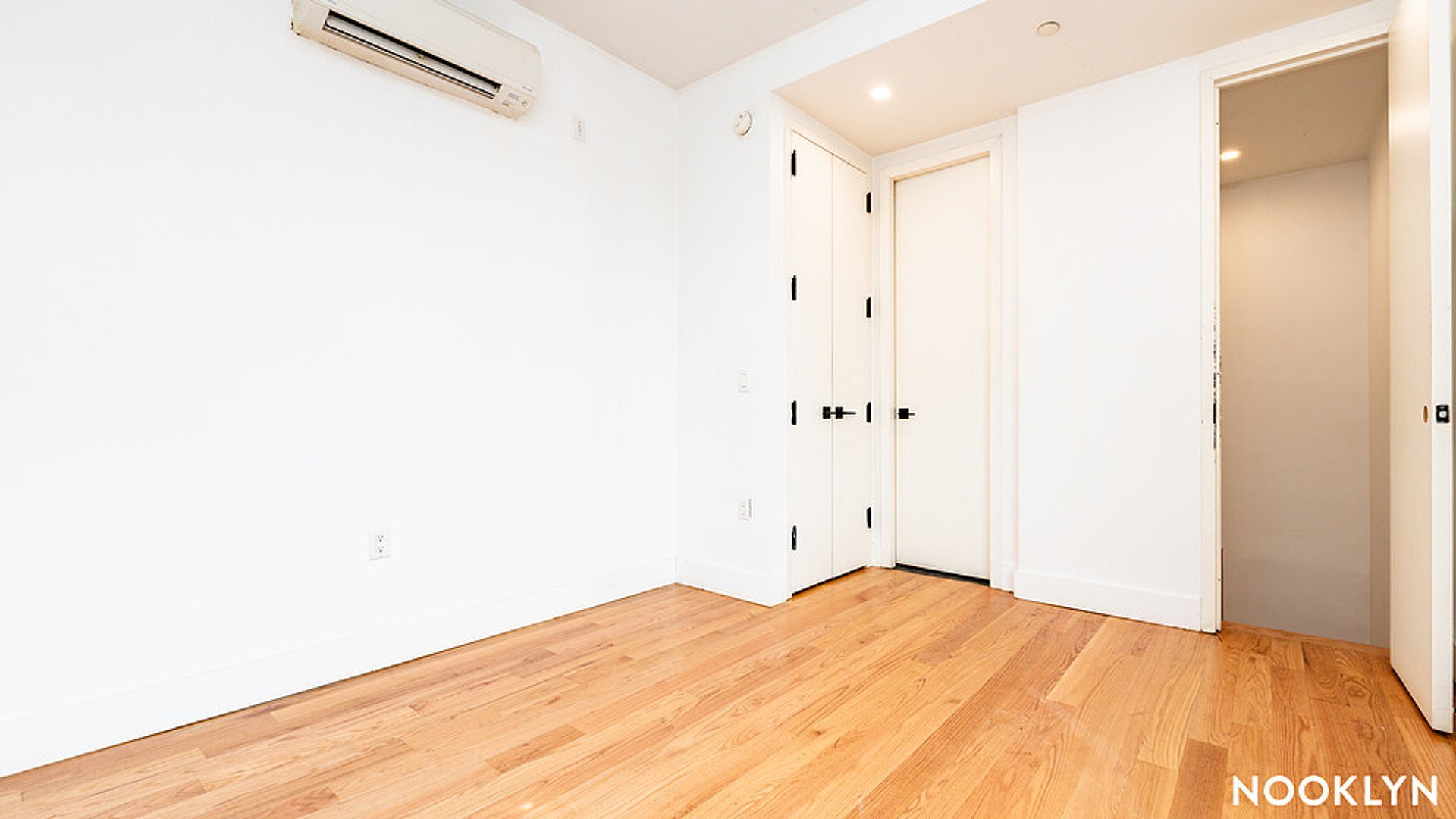 Building Photo - 19 E 31st St