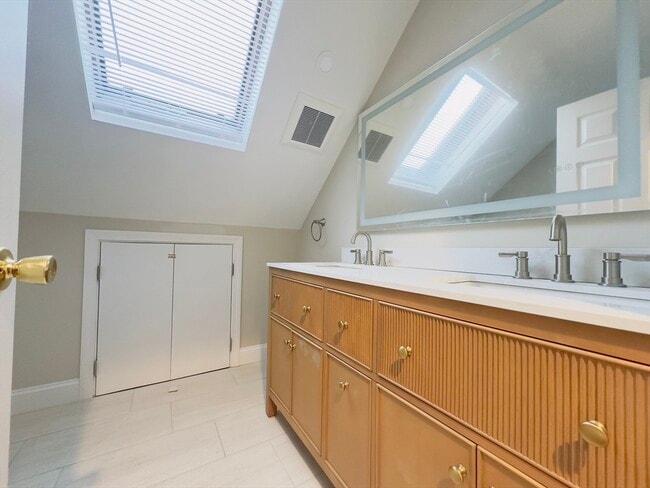 Building Photo - 82 Elmer Rd