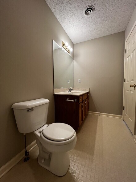 Building Photo - 3427 Poplar Hill