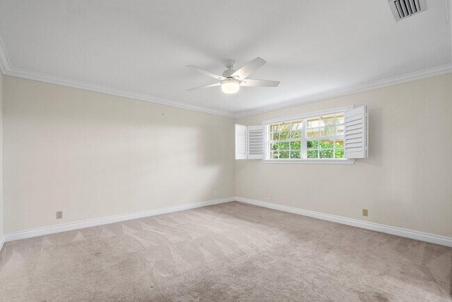 Building Photo - 222 Fairway W