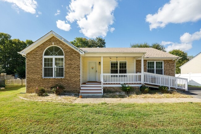 Primary Photo - Recently Renovated 3 Bedroom Home in North...