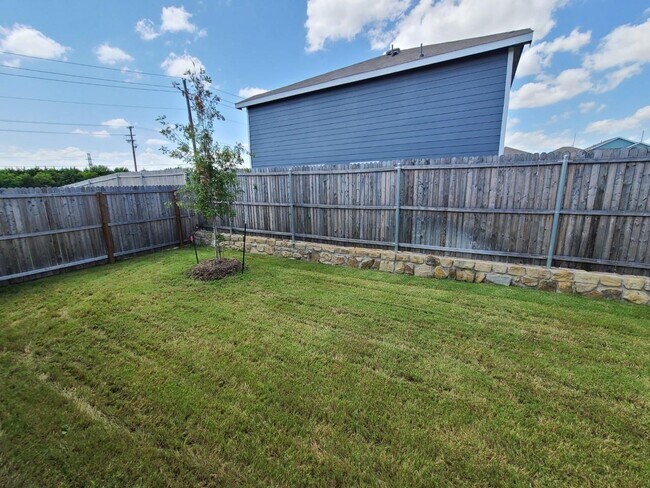 Building Photo - 4009 Renee Dr