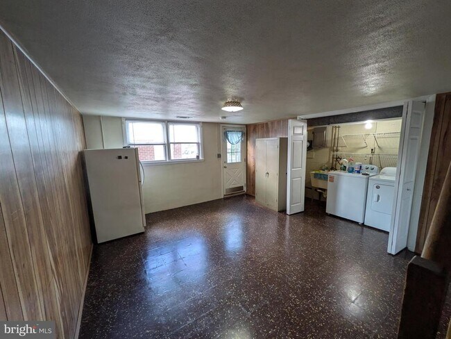 Building Photo - 1111 Circle Dr