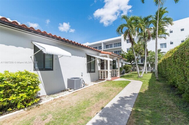 Building Photo - 2567 SW 21st Ave