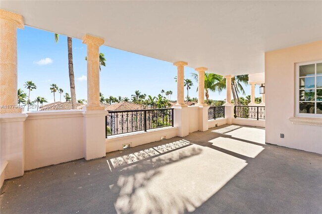 Building Photo - 19133 Fisher Island Dr