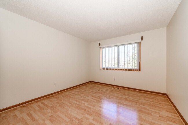 Building Photo - 705 Lake Ave