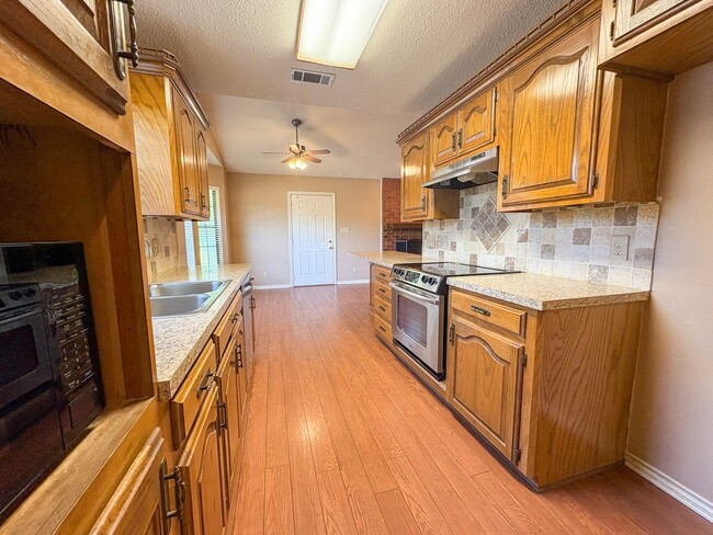 Building Photo - COMING SOON! 3 Bed 2 Bath on 2 Acres in Bullard!