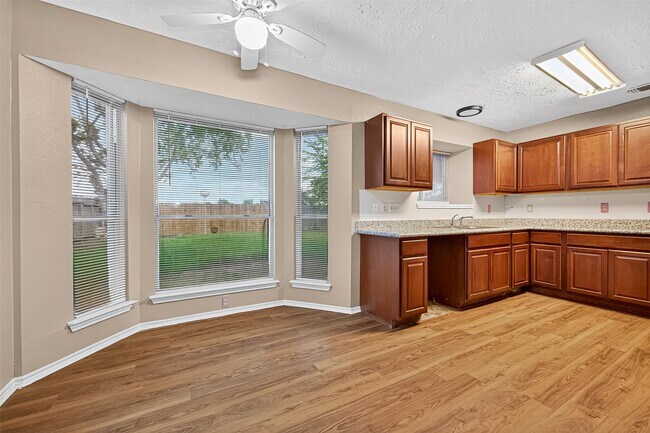 Building Photo - 1926 Woodland Hills Dr