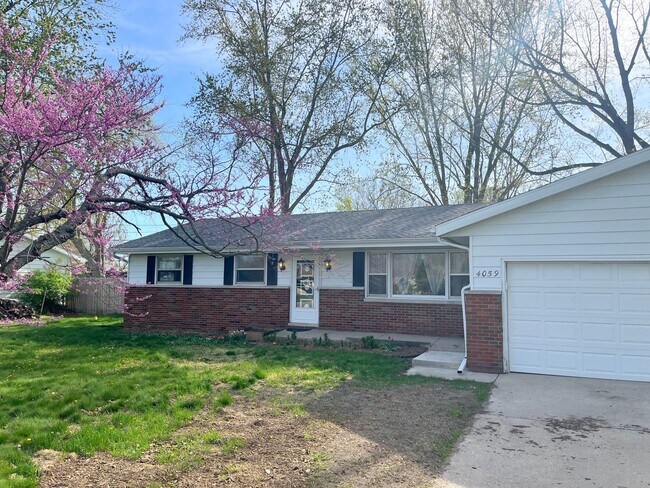 Building Photo - 3-bedroom, 1.5 bathroom unfurnished home in Saint Joseph