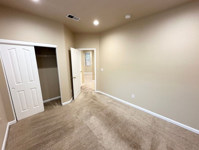 Building Photo - Beautiful Natomas Park Home – 5 Bed / 3 Bath, new interior paint, 2 story!