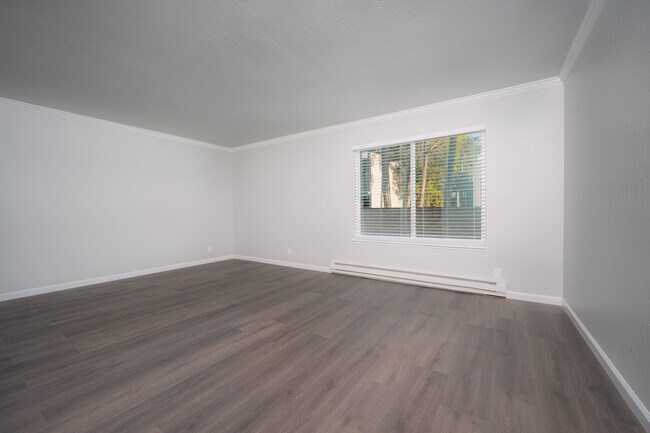 Kiely #7 living2 - Parkview Apartments