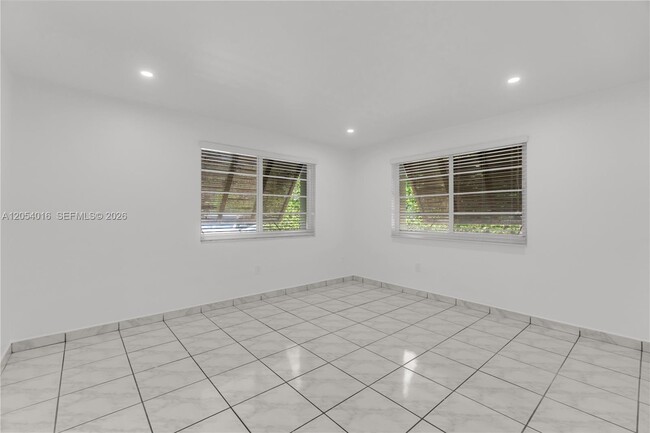 Building Photo - 9354 SW 77th Ave