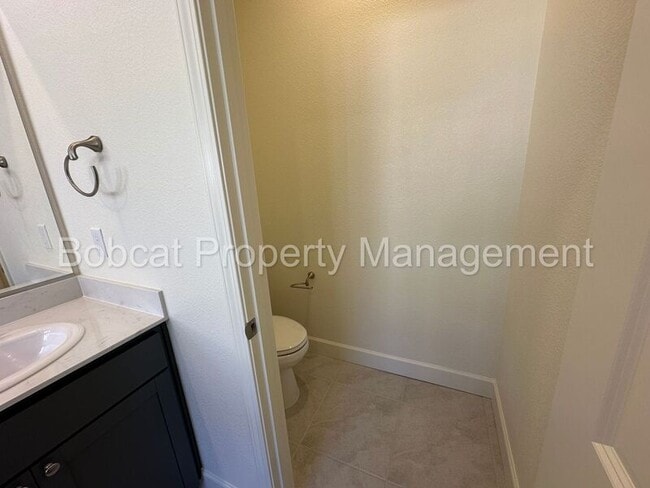 Building Photo - 923 Nelle Dr