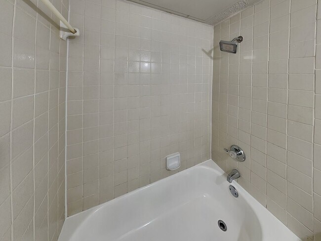 Building Photo - 2309 Balsam Dr