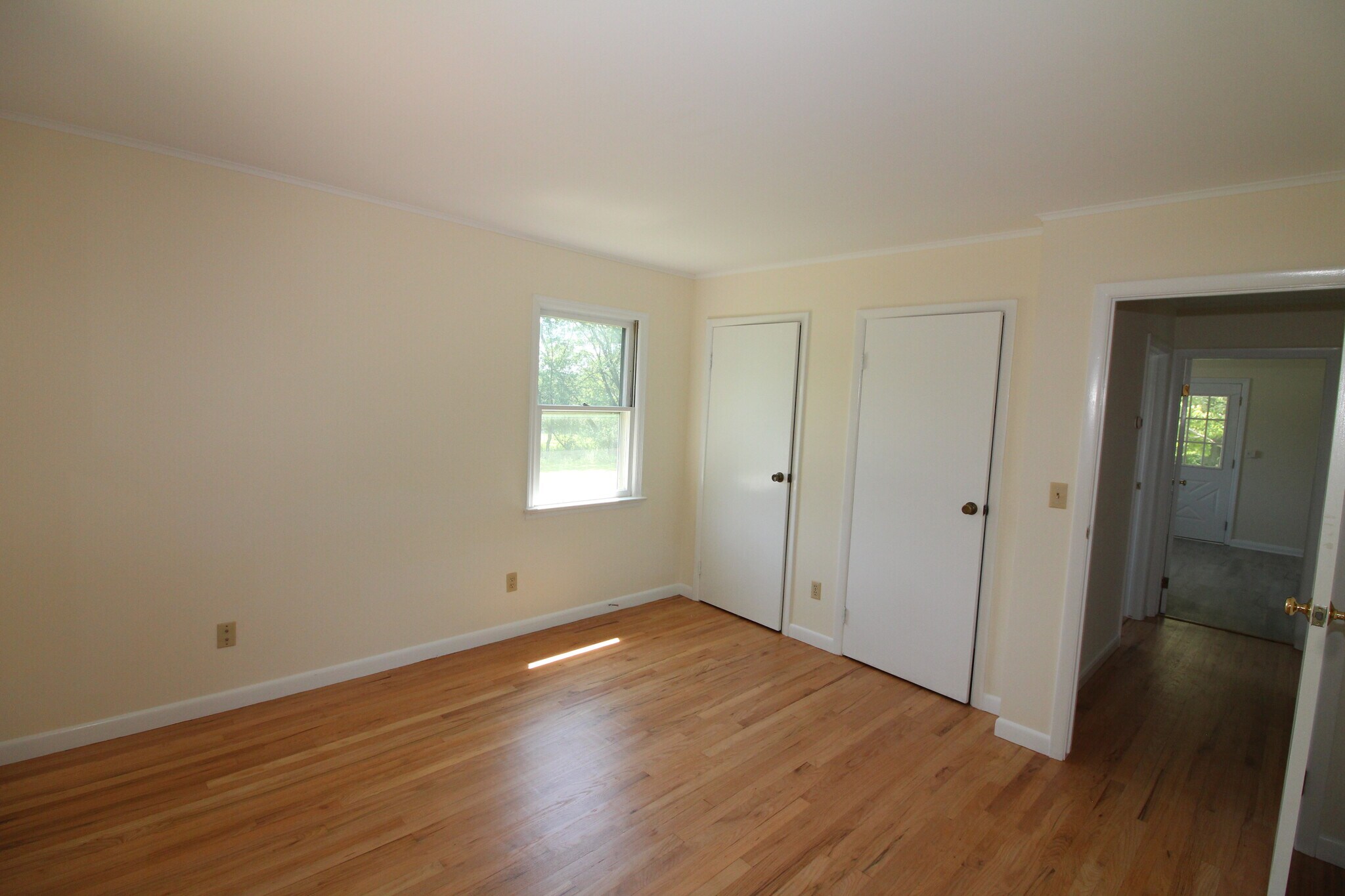 Building Photo - 229 Pittstown Rd
