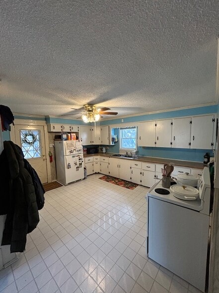 Building Photo - 11 Audet St