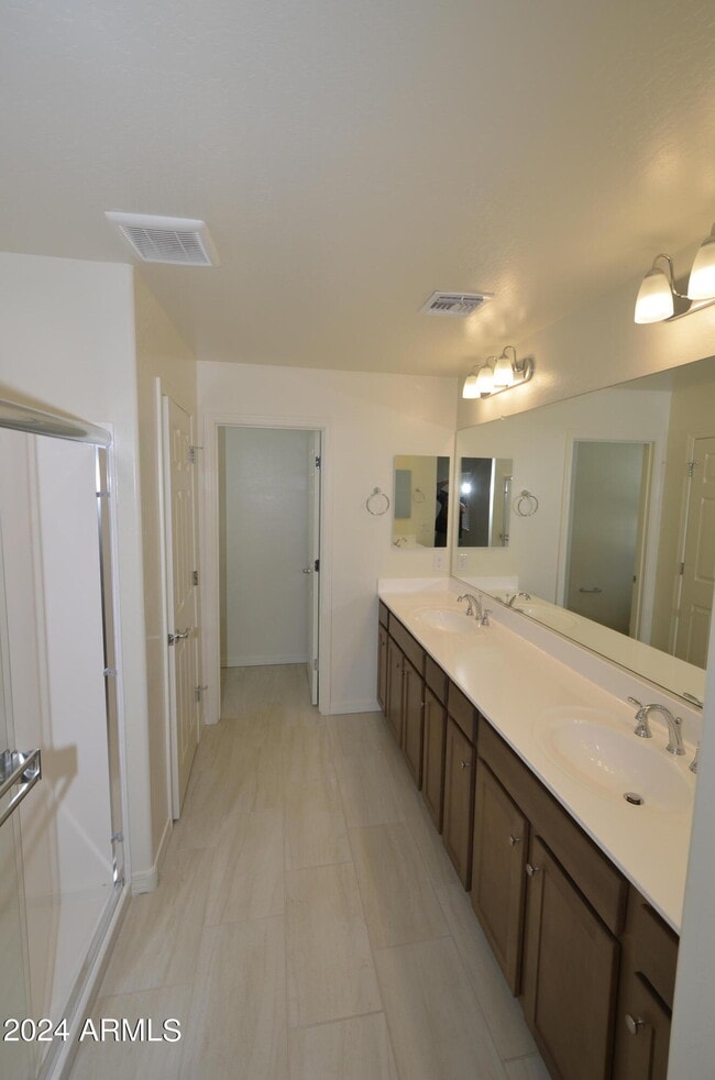 Building Photo - 1306 W Sparrow Dr