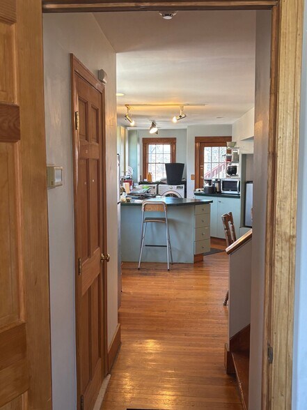 Building Photo - 1446 Cambridge St