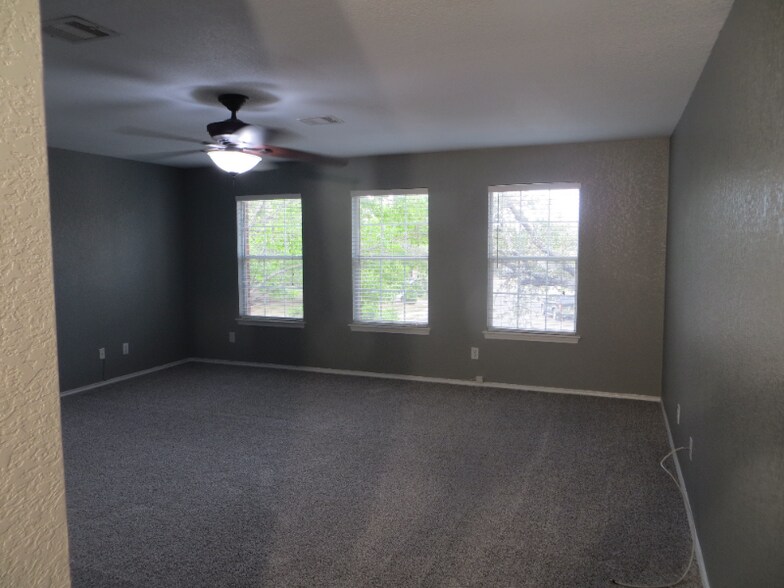 Building Photo - 7203 Avator Bay
