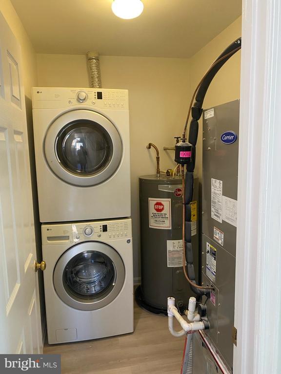 Building Photo - 9470 Scarlet Oak Dr