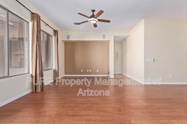 Building Photo - 737 S Sycamore Pl